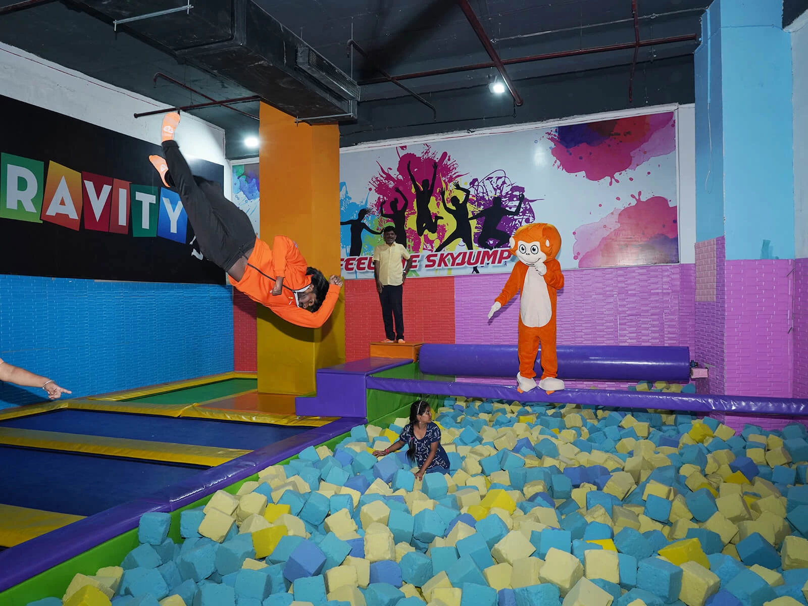 skyjumper staff jumping in foam pit