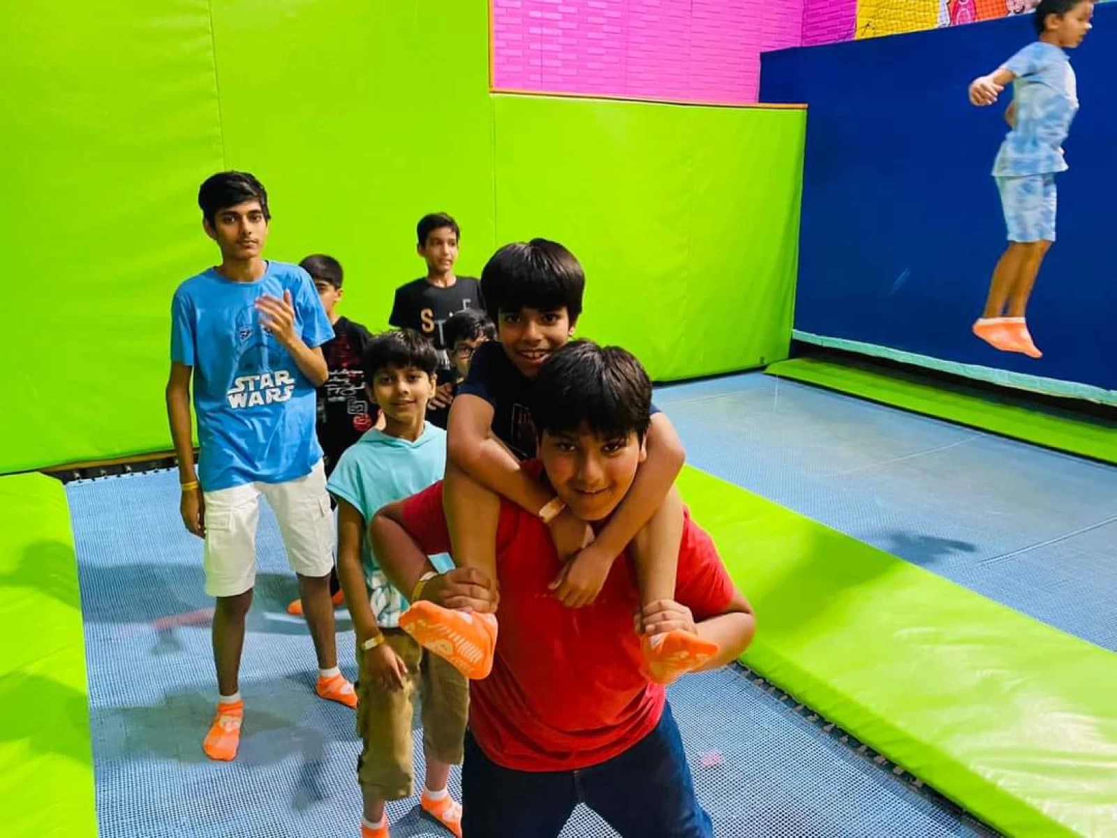 kids enjoying on trampoline at skyjumper