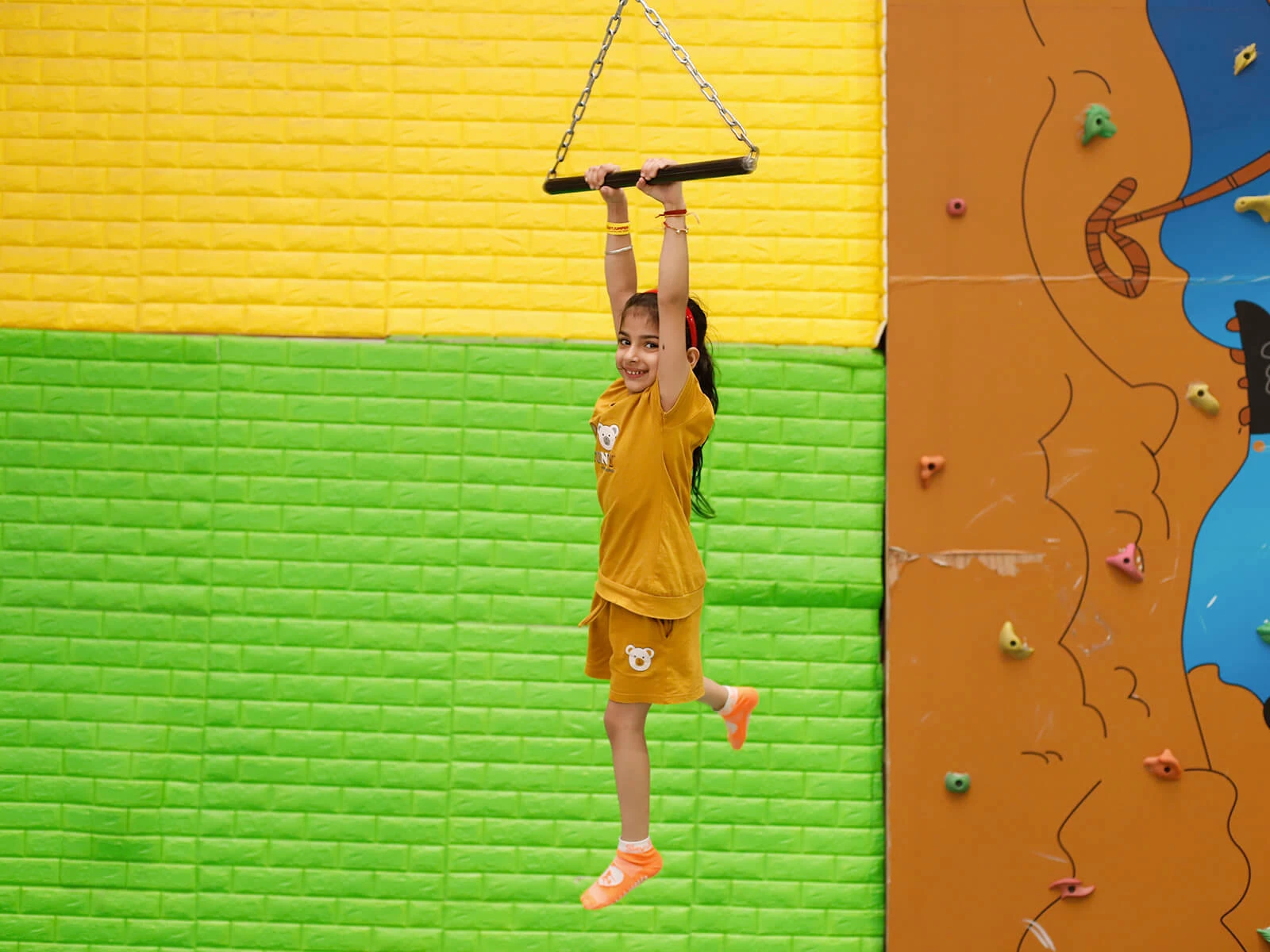 kids playing at skyjumper trampoline park
