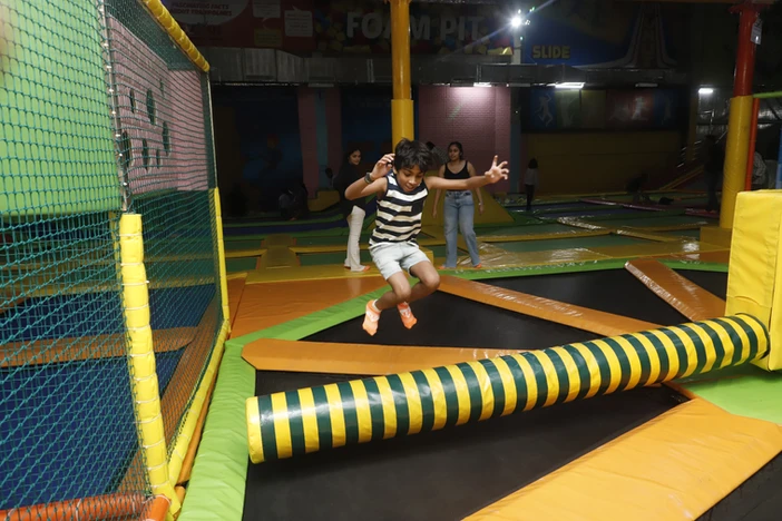 kid jumping at skyjumper trampoline park