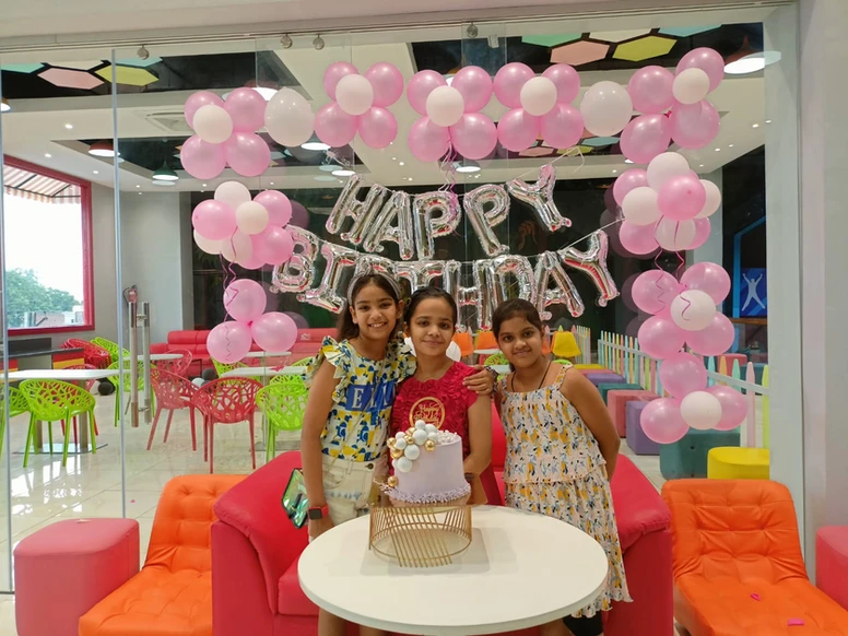3 girls posing for a photo at skyjumper