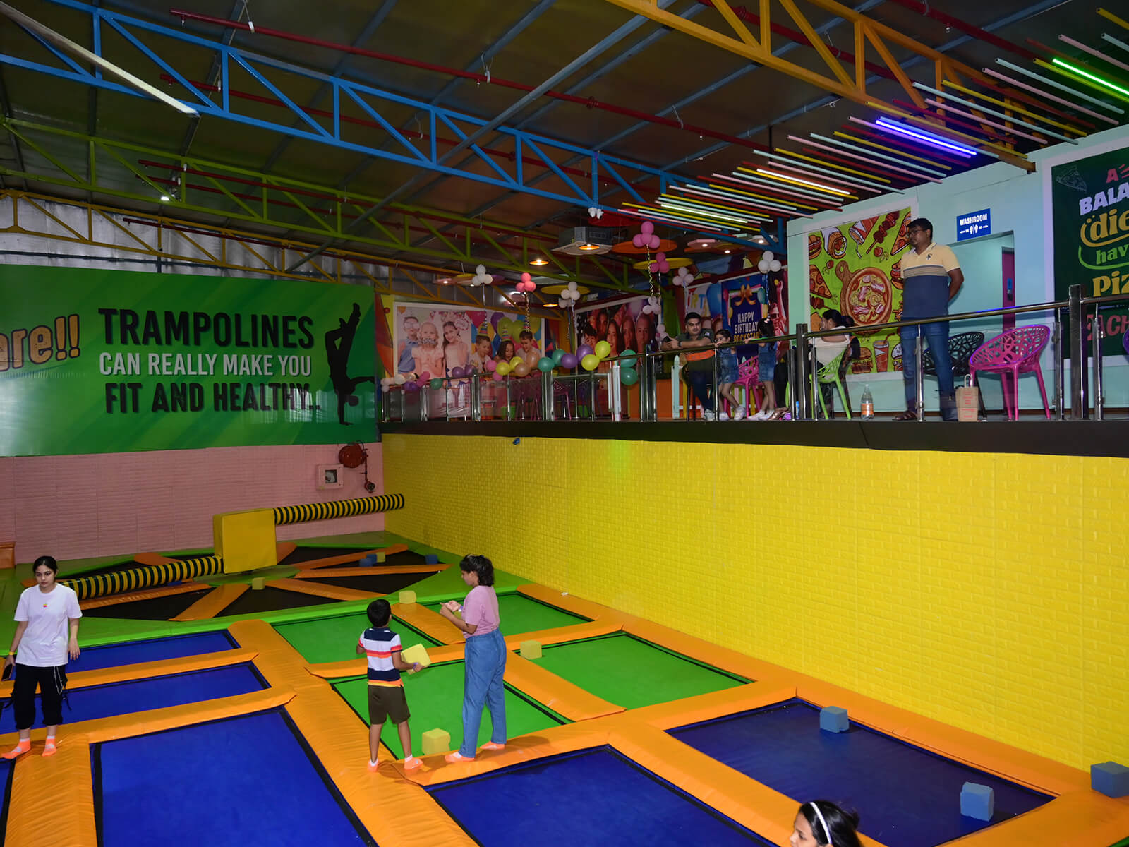 kids jumping at skyjumper