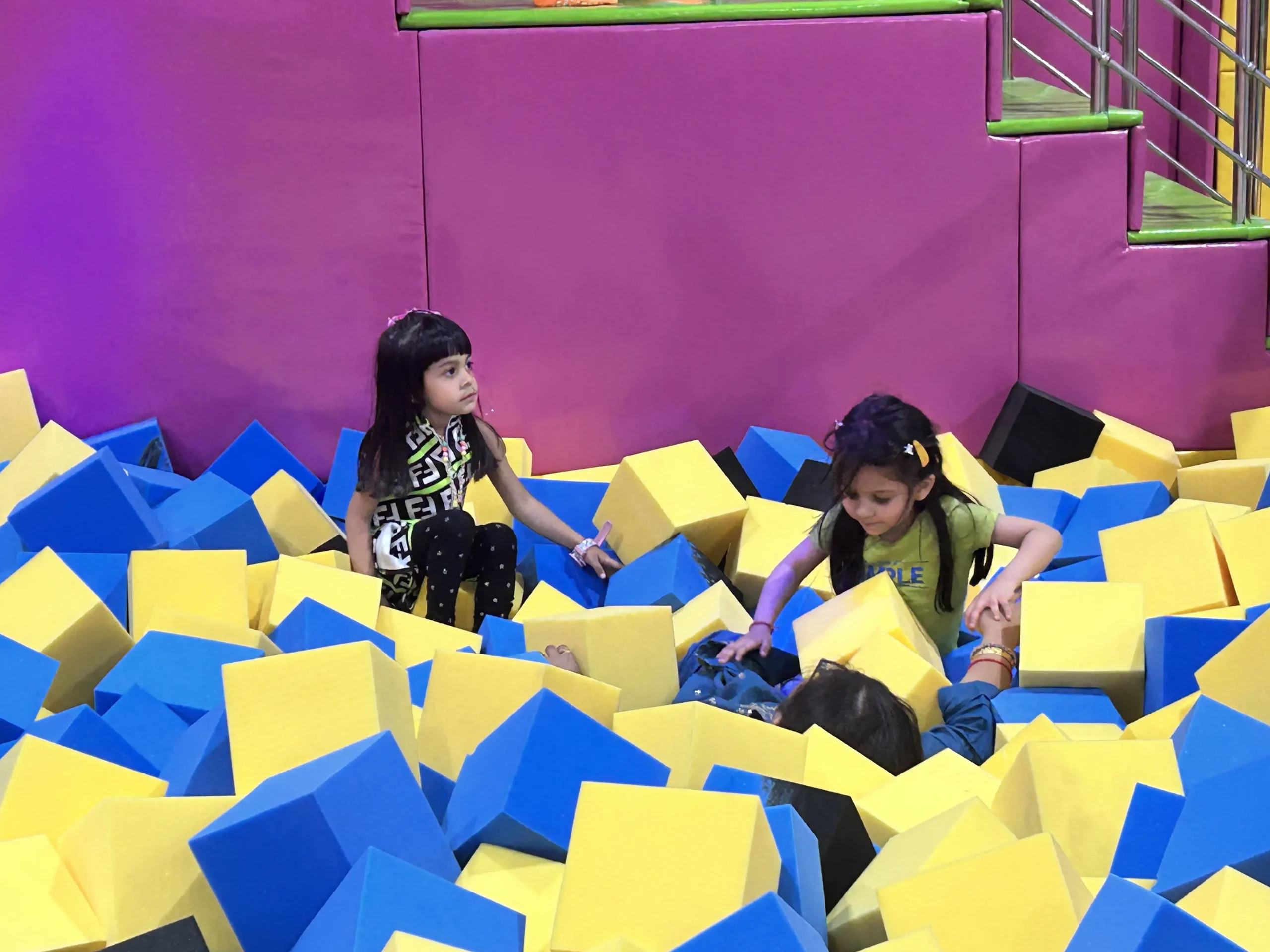 kids playing in foam pit at skyjumper