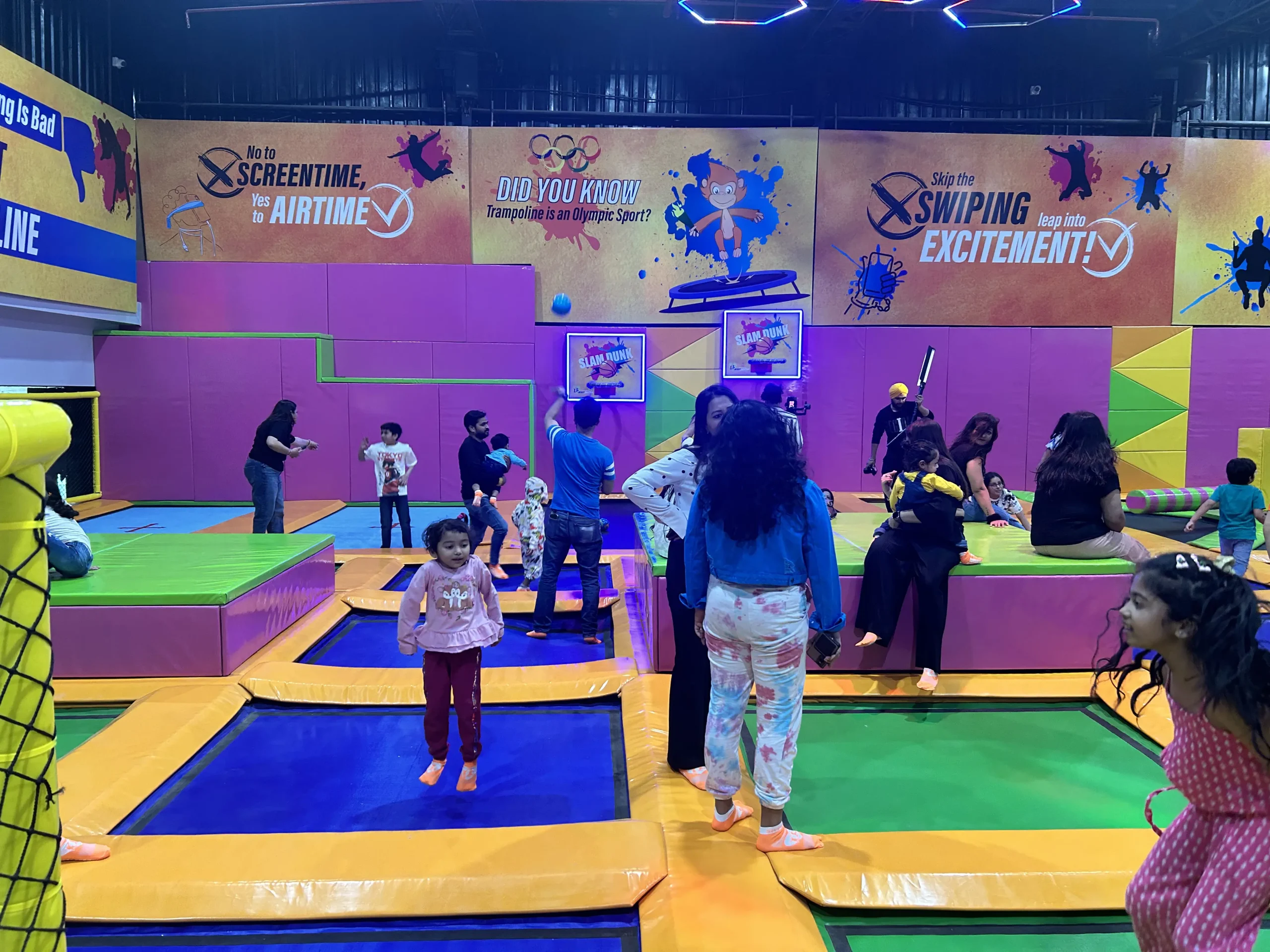 children playing on trampoline at skyjumper