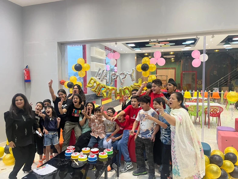 kids having fun at birthday celebration at skyjumper