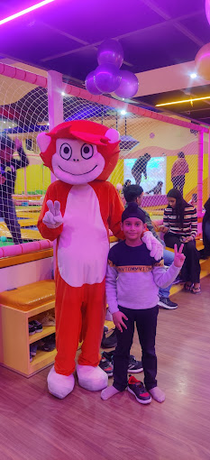 kids photos with chichi at skyjumper