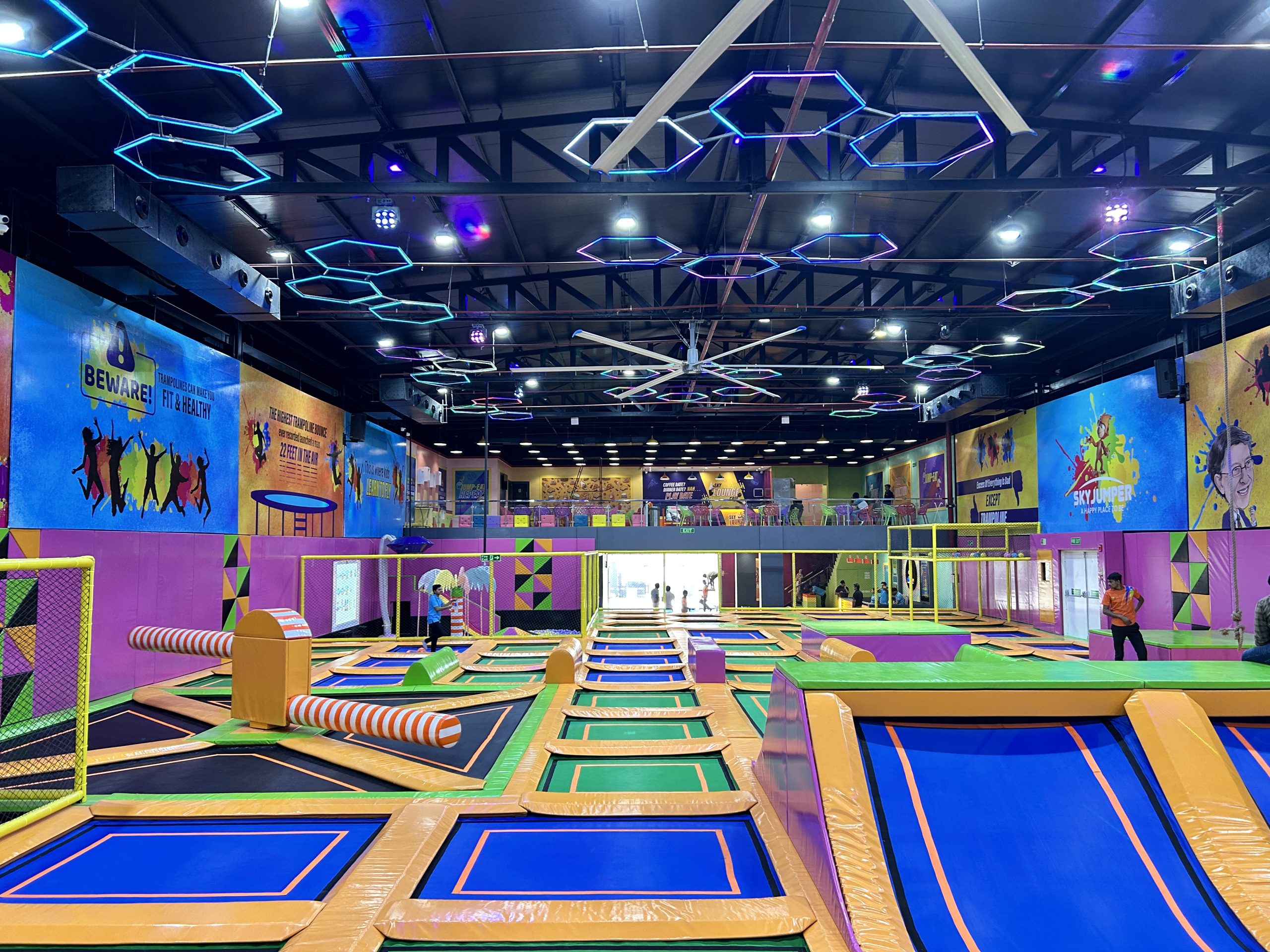 trampoline arena with wipe out at skyjumper