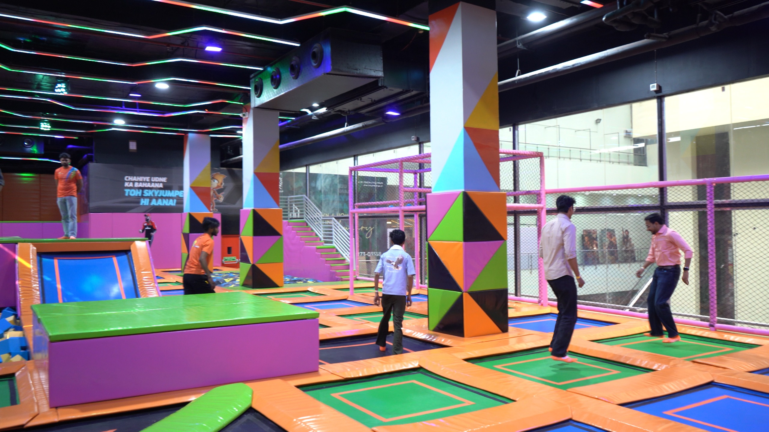 kids jumping on trampoline at skyjumper